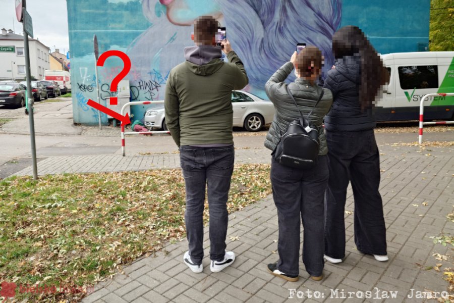 Twarzą w kierunku jezdni leżał na ulicy, a ludzie przechodzili obojętnie. Gdzie podziała się wrażliwość? - foto