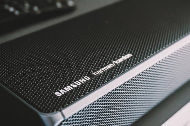 Soundbar firmy Samsung i Sony - na co możesz postawić?
