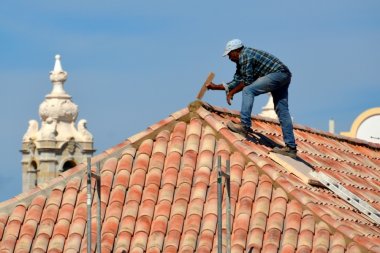 Jak dużo kosztuje remont dachu?