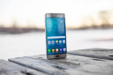 Tanie smartfony Samsung – jak wybrać, na co zwrócić uwagę?