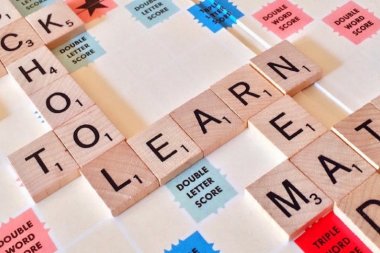 Czy szkoła językowa jest dobrym pomysłem na rozwój umiejętności lingwistycznych dzieci?