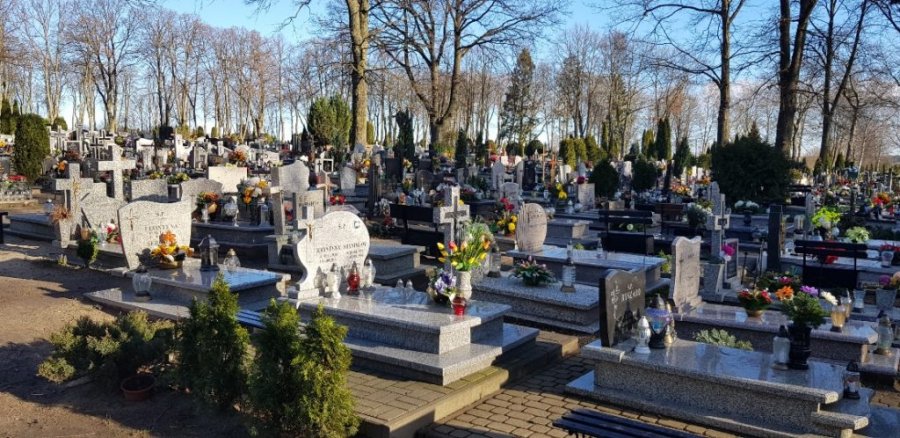 Ile kosztuje pomnik na cmentarzu - jak wyglądają wzory nowoczesnych pomników cmentarnych?