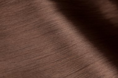 Efekt glass hair na włosach – jakie produkty pielęgnacyjne i farby pozwolą uzyskać efekt tafli?