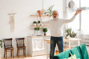 Architekt wnętrz z Bielska Białej: jak urządzić sypialnię dla seniora