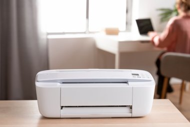 Jak korzystać z drukarek w sposób świadomy i oszczędny?