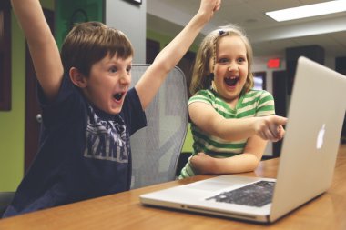 Programowanie dla dzieci – czy warto uczyć dziecko programować?
