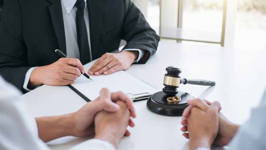 Dlaczego doświadczony prawnik i Twój rozwód to dobre połączenie? Odpowiadamy!
