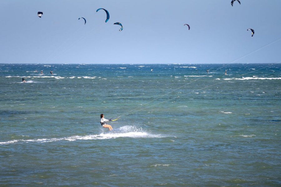 Jak Rozpocząć Przygody z Kitesurfingiem: Praktyczne Wskazówki i Informacje
