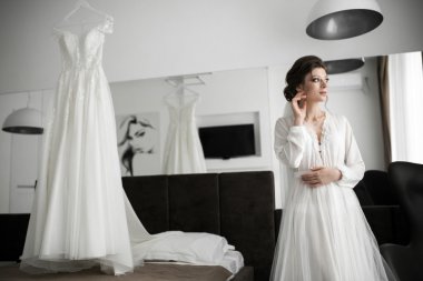 Jak dopasować biżuterię do sukni ślubnej?