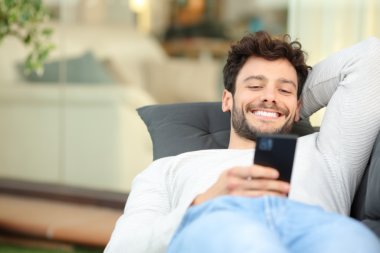 Kupiłeś starter? Internet na kartę w Play to dodatkowe korzyści. Sprawdź, jakie!