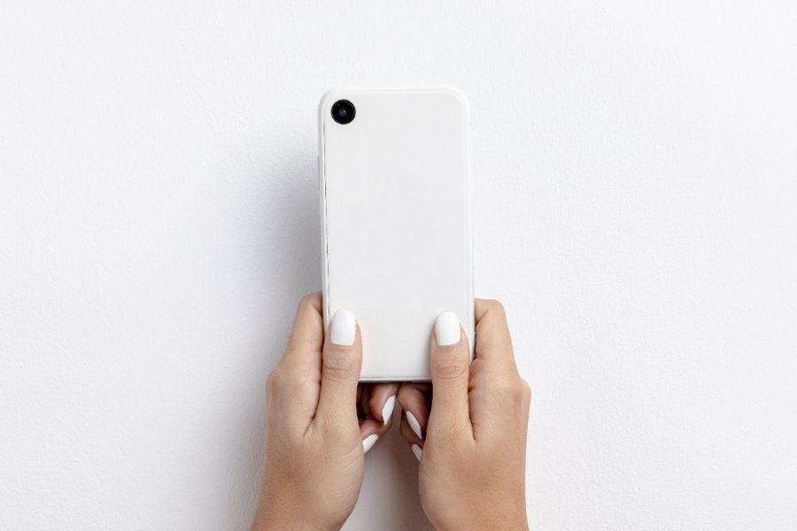 Klasyczne czy zamykane etui na telefon? Jakie będzie lepsze na flagowego Samsunga?