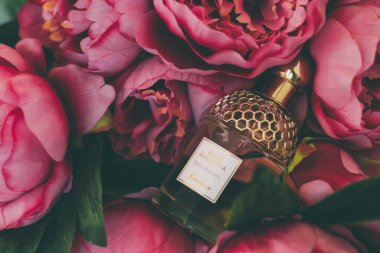 Czym są perfumy alternatywne i dlaczego zyskują popularność?