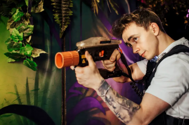 Paintball laserowy w Arcade Bee – emocje, rywalizacja i świetna zabawa!