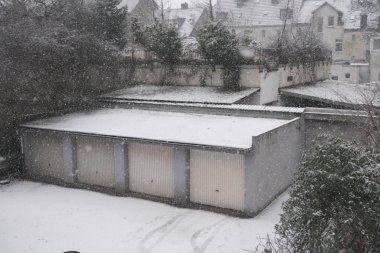 Gotowy garaż z betonu – czy warto zdecydować się na tego typu rozwiązanie?