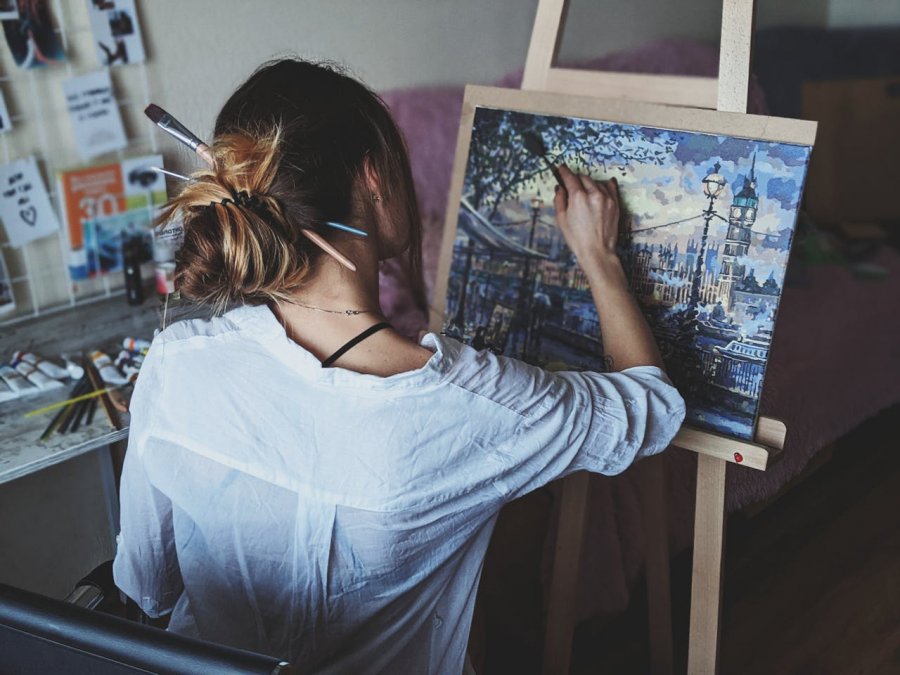 Upominki pełne charakteru dla twórców i wizjonerów – inspiracje