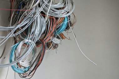 Trytytki kolorowe do identyfikacji wiązek kablowych i organizacji przewodów