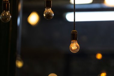 Jak zmienić dostawcę energii w firmie i na co zwrócić uwagę?