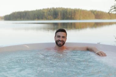 Zakup jacuzzi. Tani chińczyk czy europejski model premium?