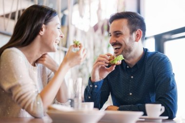 Kolacja we dwoje bez stresu: jak wybrać najlepsze bistro na wieczór?