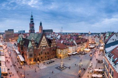 Nowe mieszkanie studenckie we Wrocławiu? Jaki internet światłowodowy Wrocław wybrać na czas nauki?