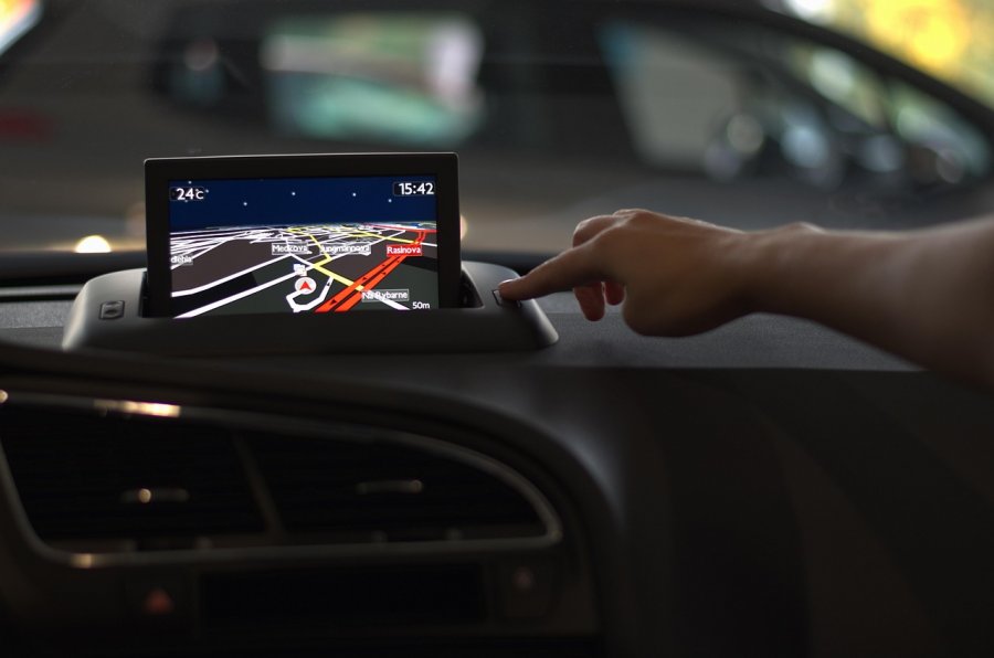 Monitoring GPS pojazdów osobowych — jak kontrolować flotę aut firmowych?