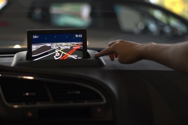 Monitoring GPS pojazdów osobowych — jak kontrolować flotę aut firmowych?