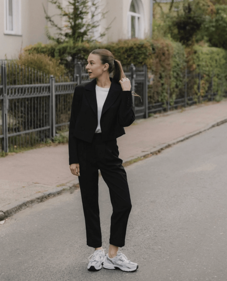 Jeansy petite a standardowe jeansy - dlaczego krótsza nogawka to niejedyna różnica?