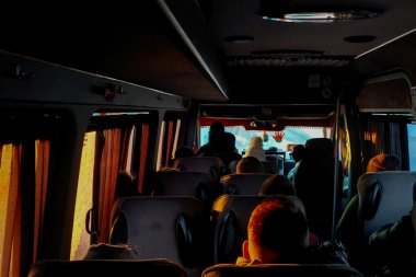 Bus, samolot czy własne auto do Belgii – czym dojechać taniej i wygodniej