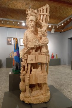 Święty Józef w drewnie i kamieniu