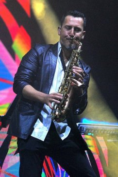 Duet braci i dźwięki saksofonu
