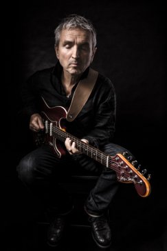 Gitarzysta z powołania, perkusista z zamiłowania
