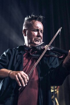 Zagra genialny Nigel Kennedy