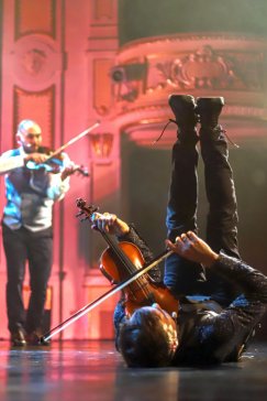 Koncert ze... sztuczkami cyrkowymi