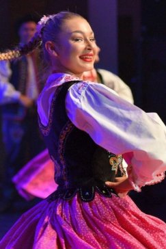 Żywiołowy taniec, śpiew i emocje