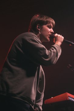 Między elektroniką, alt popem, jazzem i muzyką filmową