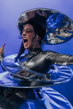 Artystyczne fotografie i koncert młodych jazzmanów