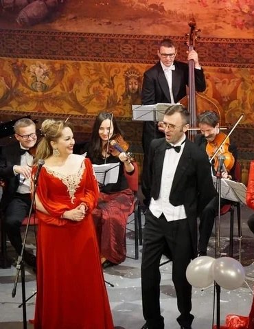Orkiestra, soliści, walce i arie