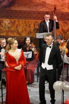 Orkiestra, soliści, walce i arie