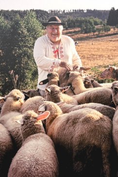 Fotograficzna opowieść o beskidzkich bacach