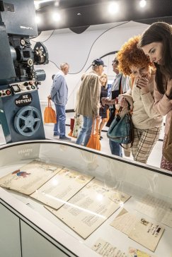 Pan Ołówek i Pan Taśma oprowadzą po wystawie