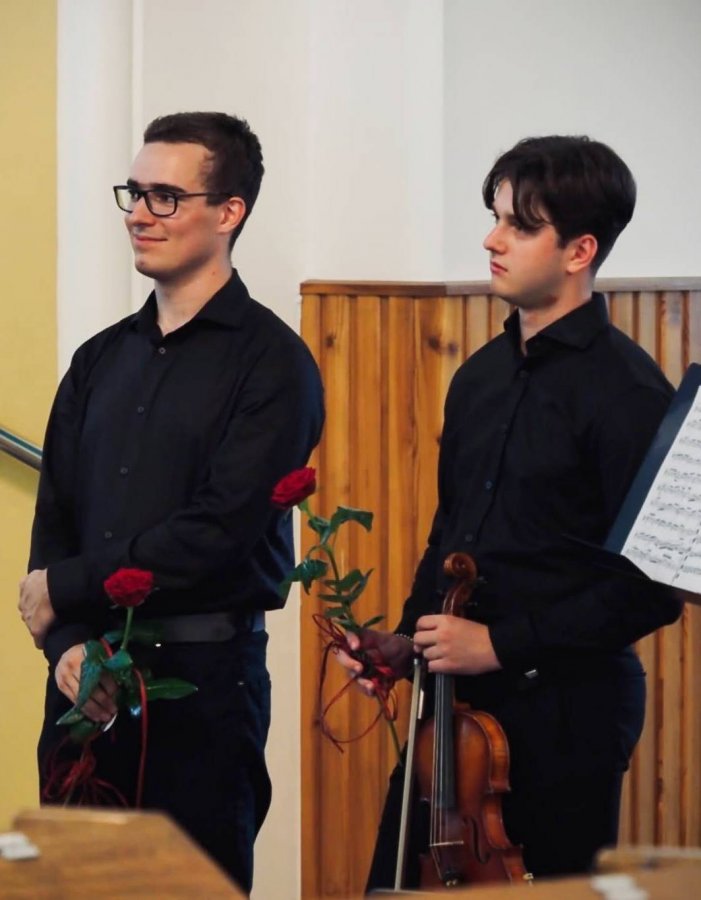 Harmonijne brzmienie z połączenia skrzypiec i organów