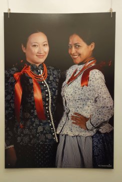 O kulturze, wspólnocie i poszukiwaniu swojego miejsca. Obcokrajowcy w polskich strojach ludowych