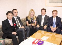 Przedstawiciele polskiej ambasady w Japonii.