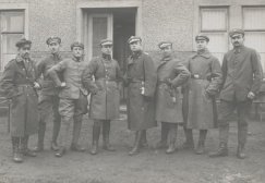 Oficerowie kompanii śląskiej, Dąbrowa, grudzień 1918, (foto). Archiwum