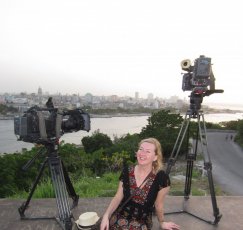 Szczęście filmowca: Barbara Radwańska z kamerą w Ameryce Łacińskiej. Zdjęcie z archiwum artystki.