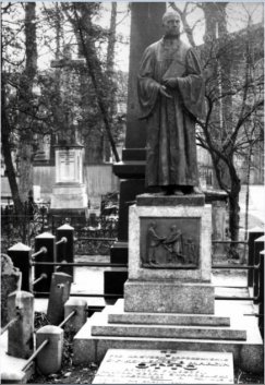 Nagrobek ks. Leopolda M. Otto na cmentarzu ewangelickim w Warszawie. Ksiądz spoczął w pobliżu grobu znanego polskiego językoznawcy Samuela Bogumiła Lindego, którego córka Emilia Izabela była drugą żoną Leopolda M. Otto.
