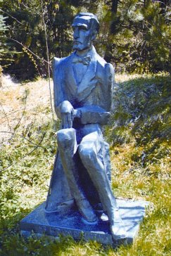 Ludwik de Laveaux. Pomnik autorstwa Bronisława Chromego w Rycerce Górnej . Foto. Maciej Stanisław Zubek