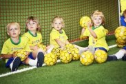 SOCATOTS to:

- wykorzystanie elementów programu brazylijskiej szkoły piłkarskiej

- ogólnorozwojowe zajęcia dla dziewczynek i chłopców od 6 miesiąca do 5 roku
życia

- ćwiczenia przy pomocy specjalnie zaprojektowanego dla maluchów sprzętu