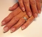 Stylizacja paznokci, manicure hybrydowy