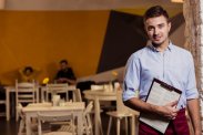 KELNER / BARMAN